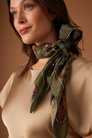 Queen Bee Eşarbı